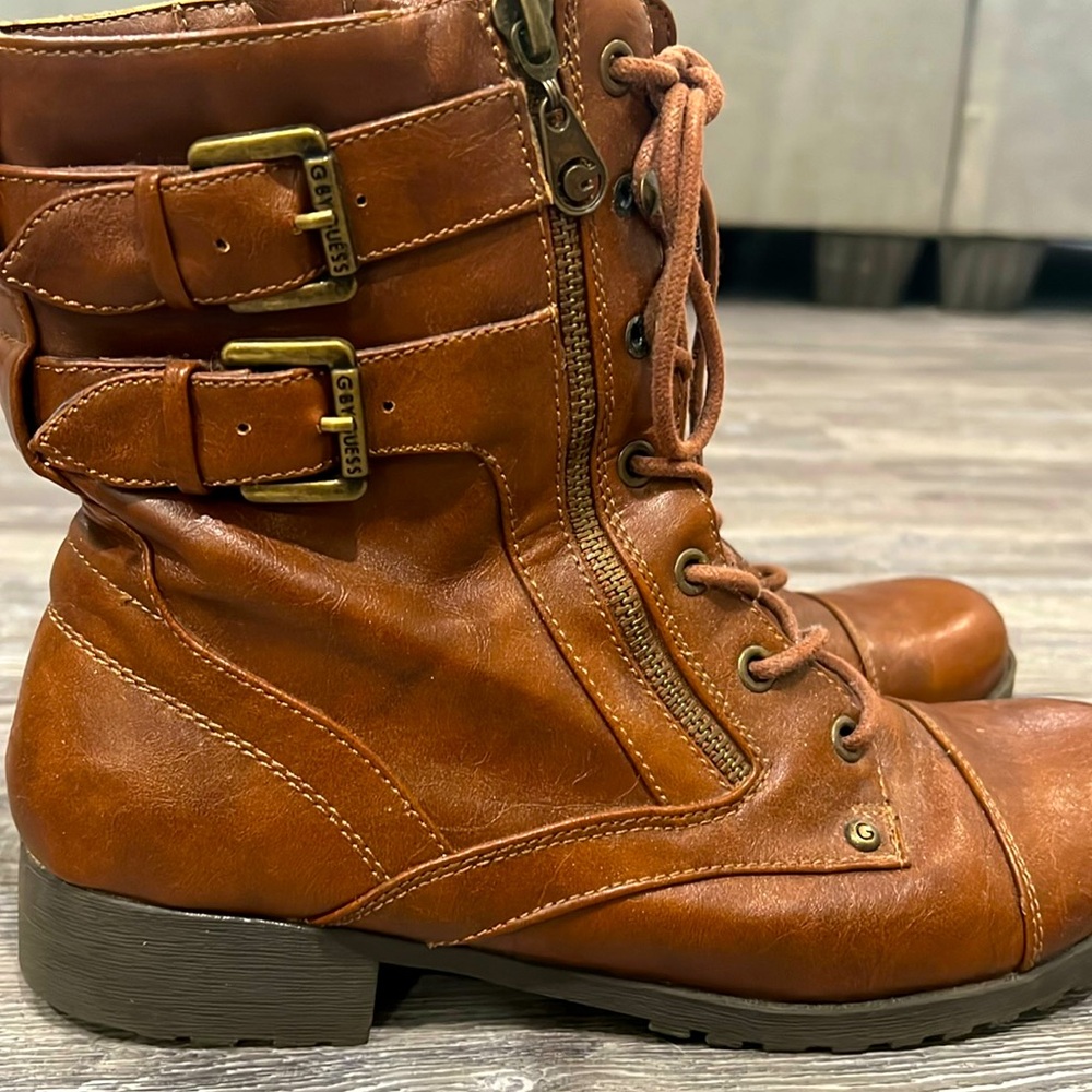 Women’s 8.5 Guess Ankle Boots
